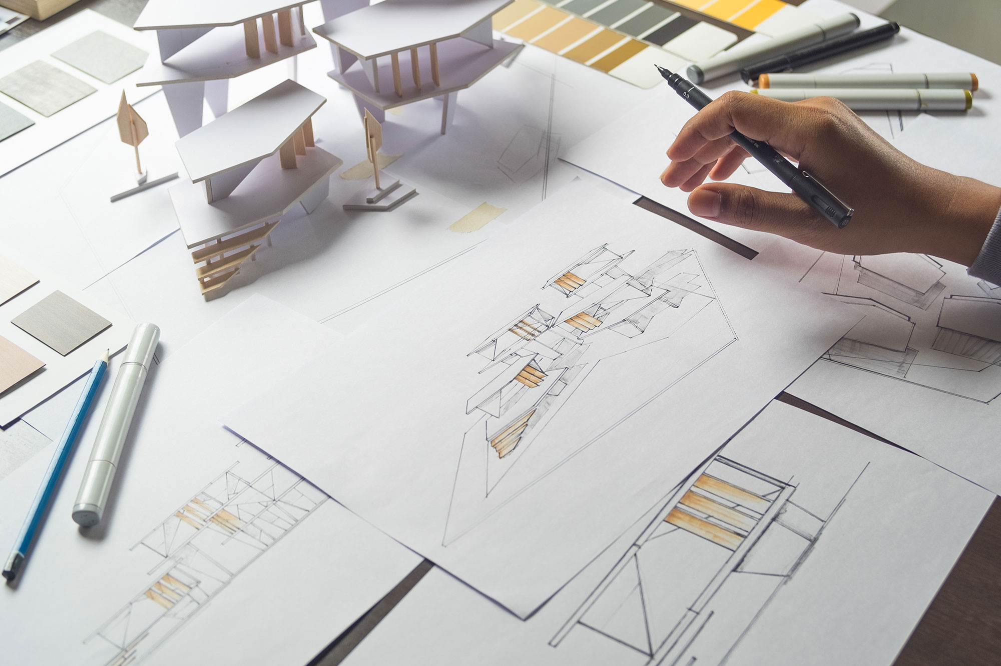 Table avec des plans de maisons, architecture.